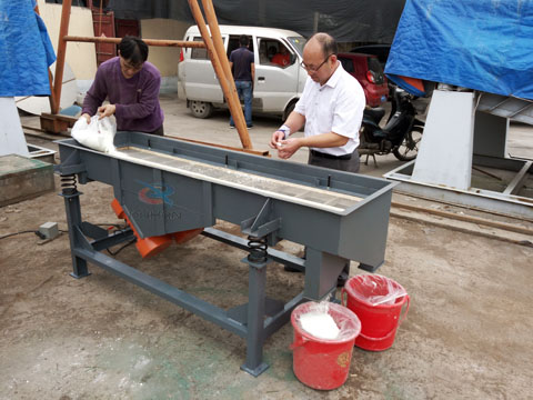 鋼纖維直線振動(dòng)篩試機(jī)現(xiàn)場